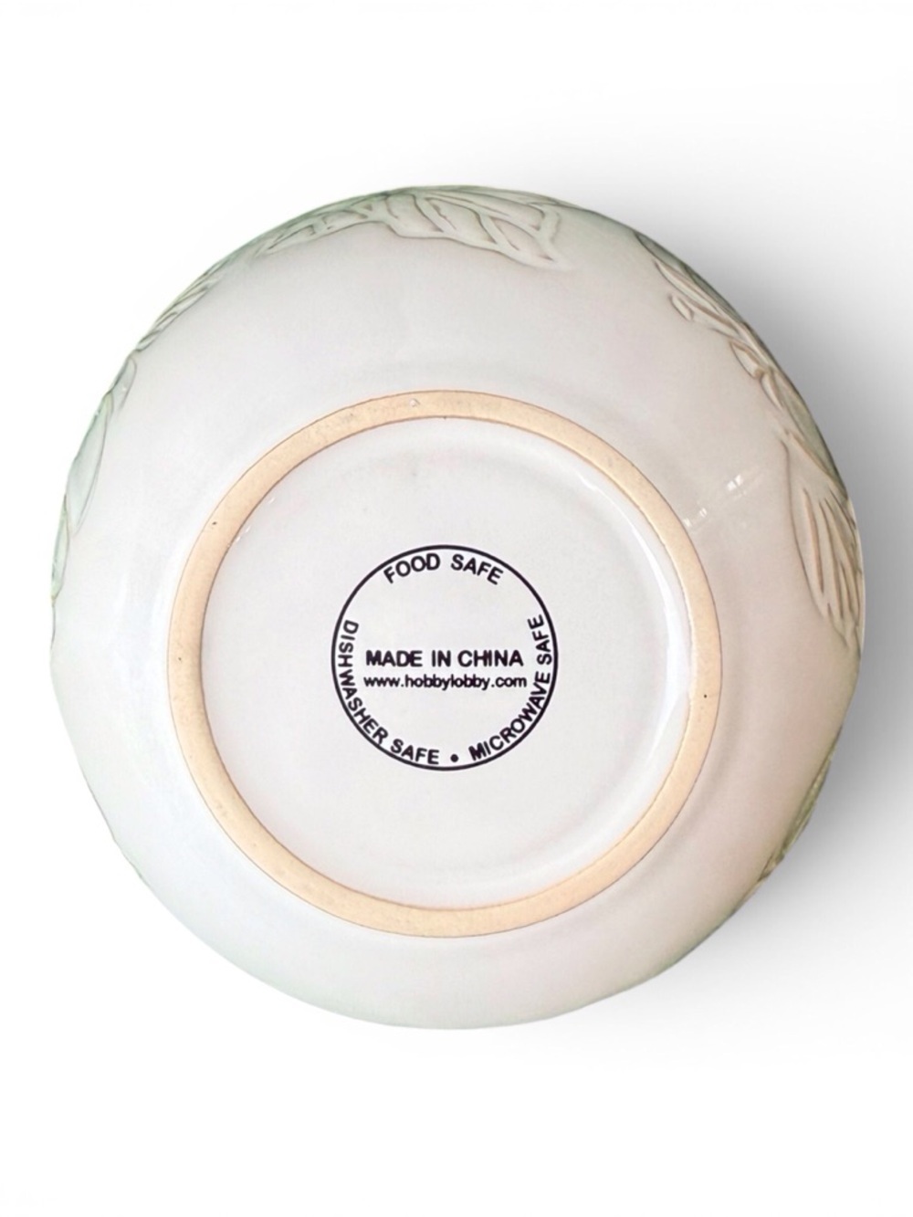 Hobby Lobby Embossed Ceramic Salad Plates/Bowls Set Cream/White Pumpkins 12 pc. - Picture 7 of 9